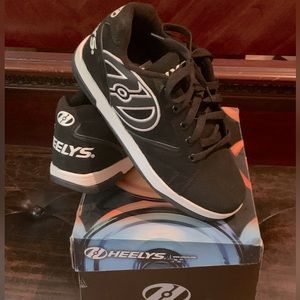 Men’s Heelys (Size 7)